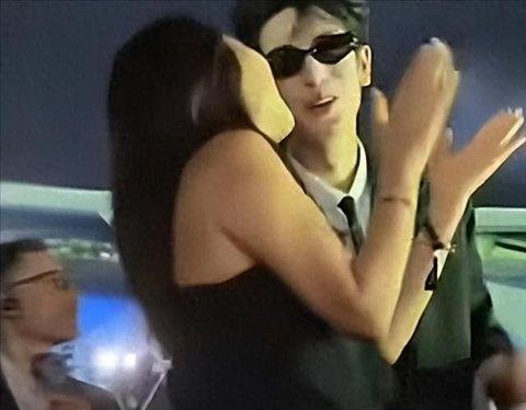 张凌赫杯贴走红