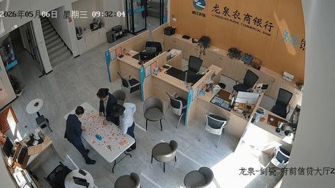 银行员工5小时拼回碎钞 硬核打工人获赞