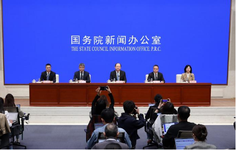 工信部:加快AI电脑、手机等产品普及
