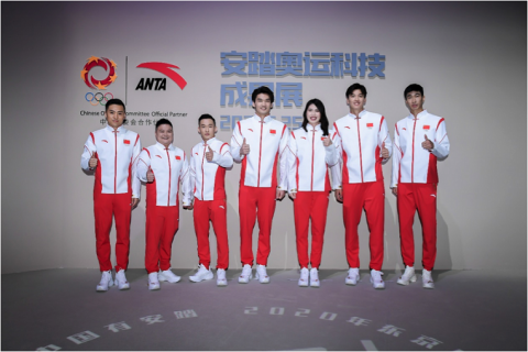 东京奥运会中国体育代表团领奖服亮相