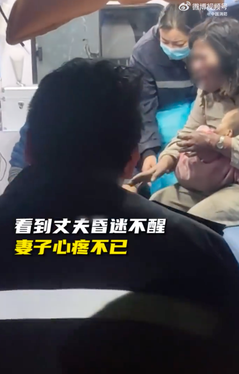 家中起火男子让妻儿先逃出火场