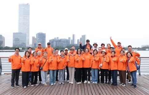 “同一天,一起行-美乐时刻,与爱同行”健步走肺癌患者关爱活动圆满收官