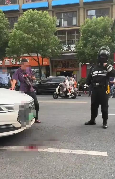 警方回应司机被乘客丈夫打破头