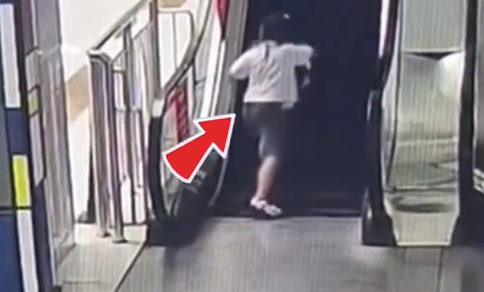 扶梯滚落婴儿男子飞身营救 救人者：不要让未成年人独自带小孩