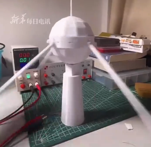 初三学生手搓东方红一号模型 网友：声音响起的时候心中一震