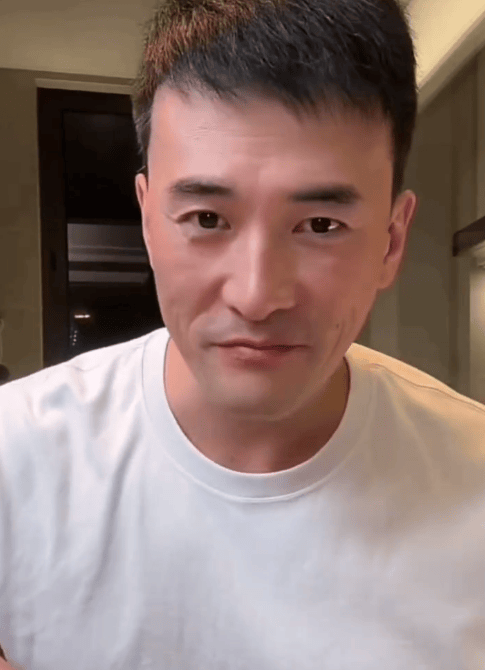 何洁前夫赫子铭回应离婚：谁眼睛没瞎过，但不后悔