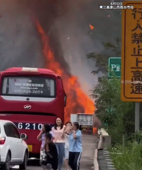 气罐车因轮胎发热起火引发大爆炸 亲历者发声