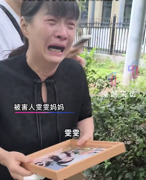 遇害女子母亲得知凶手死刑哭到颤抖：妈妈终于为你讨回公道了