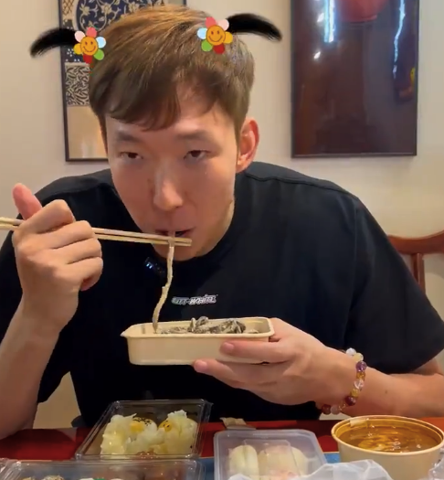 周琦晒北京小吃挑战之三巨口：是我吃的地方不对？