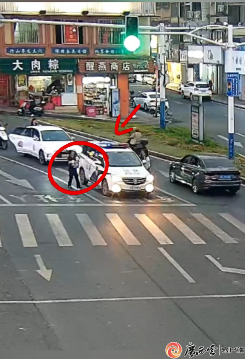 孩子受伤送医遇堵车车辆纷纷让路