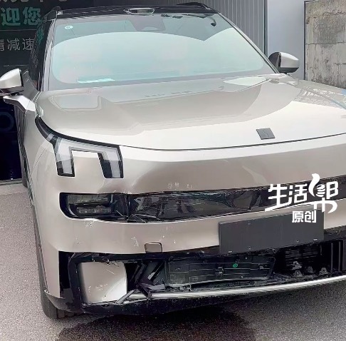 刚买两天新车被4S店销售撞成事故车 4S店:正和客户进行协商沟通