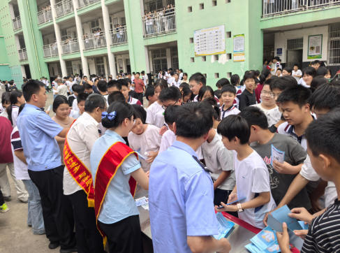 警银联动进校园 邮储银行蕲春县支行揭穿诈骗“剧本”