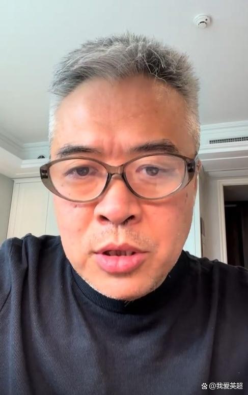 行贿950万！52岁段暄这么快出来了？时隔2年首次露面 头发花白 拜仁球迷致敬穆勒
