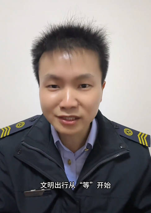 延缓等乘客公交司机回复火爆全网 暖心举动获赞多量