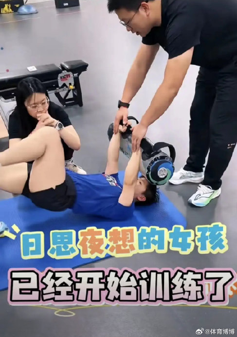 孙颖莎完赛又去加练了