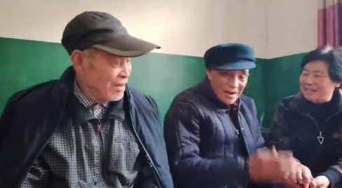 男子回应86岁双胞胎兄弟养老院相伴余生:这才是晚年的幸福