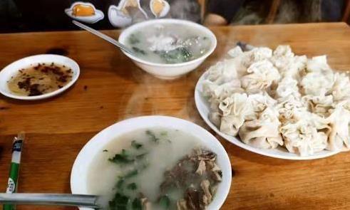 哈尔滨32年老店不卖包子卖烧麦，1元1个火爆全城，秘密藏了啥？