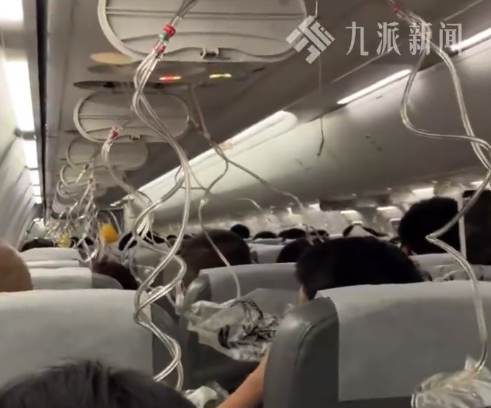 日航客机万米急坠乘客称空姐广播带哭腔 落地后大家齐鼓掌