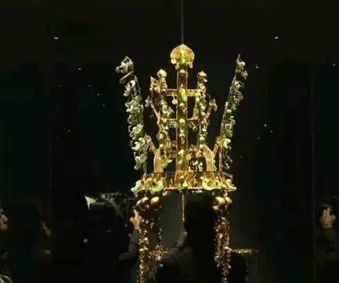 韩赠金冠勋章能抵美国的“账单”吗 特朗普访韩争议多