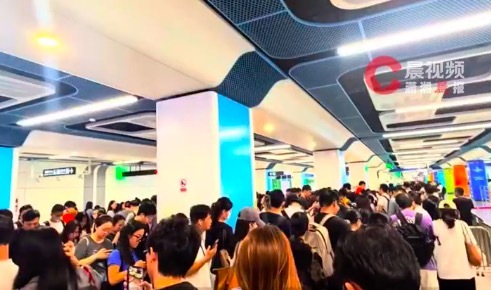 深圳地铁进站安检全覆盖数百人排队 乘客:通勤多花40分钟