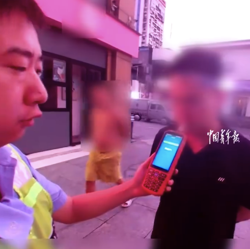 男子酒驾撞护栏后打电话自首 该男子已达到醉酒驾驶标准