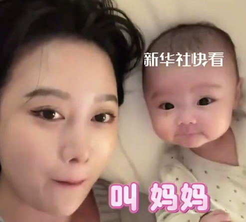 宝宝小嘴急得一直动 喊出第一声妈妈