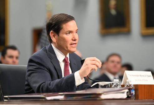 60万中国留学生话题引爆美国舆论 MAGA内部争议升温