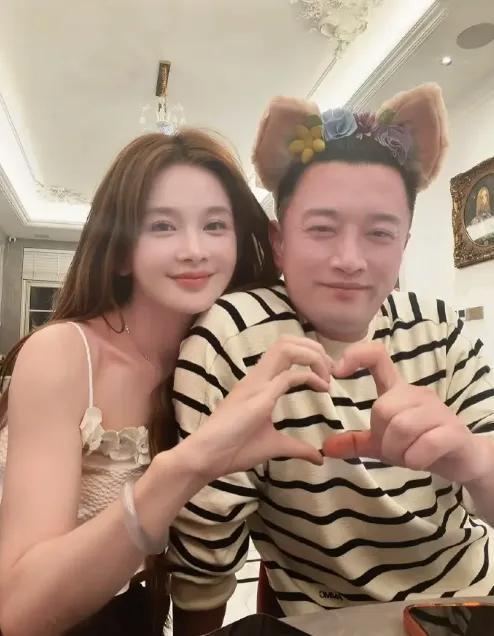 蒋毅向赵樱子求婚 直播间秀恩爱引争议