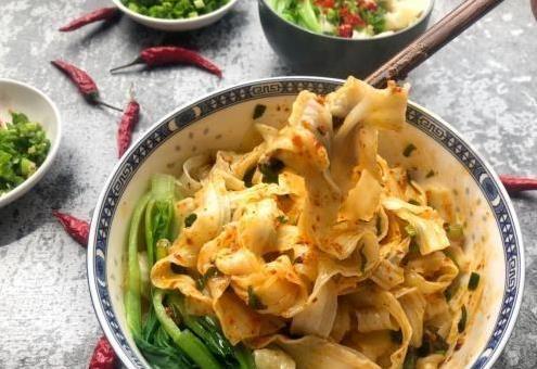 陕西油泼面，10分钟搞定，香得全家 crazy!