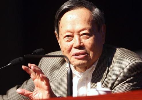 杨振宁96岁喜添千金？网友怒骂滚出中国！英雄被辱背后是时代悲哀