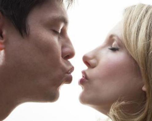 接吻时这个部位可不能亲，为了男女双方的健康不要轻易触碰