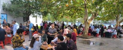 为丰富早餐生活，中午自己动手磨了5斤大米，做成近9斤米团子