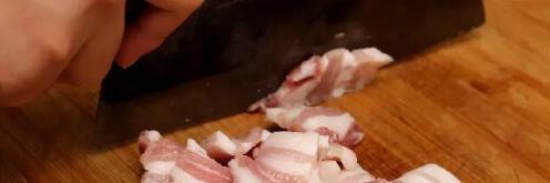解冻肉不要用水泡，饭店大厨分享秘诀，5分钟快速解冻，快试试！