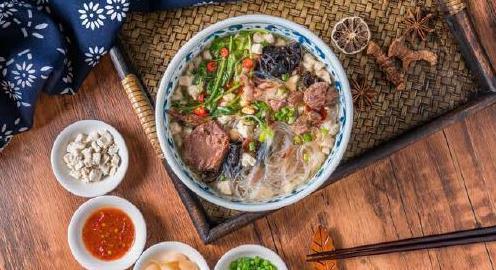 天冷炖羊肉，用料简单点！只用“3样料”，不腥不膻，肉香汤鲜