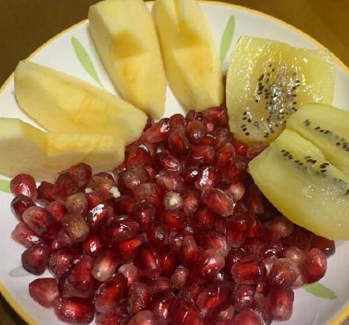天津大姐自掏腰包，给孙子做早餐，网友：退休金没5000不敢这么吃