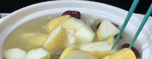 这水果和它煮成汤，营养价值翻倍，一周3次，润肺止咳，别不识货