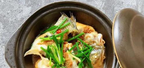 我家常做的这道菜，鲈鱼鲜嫩高蛋白，价格比牛肉便宜，健康又美味