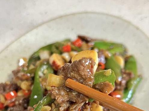 辣味十足，牛肉鲜嫩！揭秘辣椒炒牛肉的完美烹饪技巧与美味秘诀