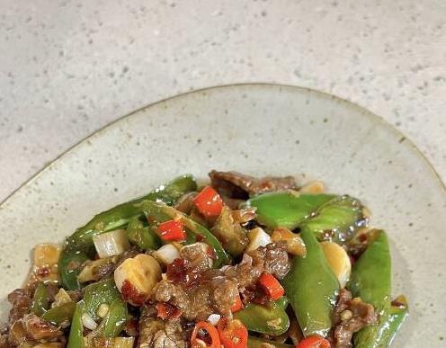 辣味十足，牛肉鲜嫩！揭秘辣椒炒牛肉的完美烹饪技巧与美味秘诀