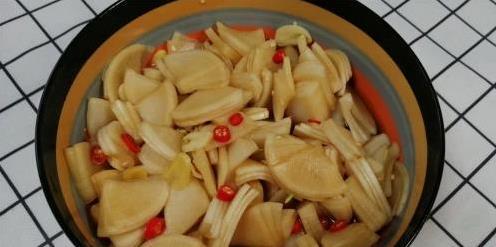 两块钱萝卜变下饭神器，3小时出锅，酸辣到停不下来