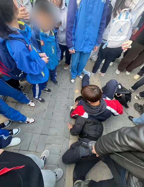 警方通报男子公交上猥亵他人 高中生见义勇为获赞