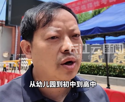 父親從幼兒園一直接送女兒至高考 父親含淚寄語女兒要自信自強(qiáng)