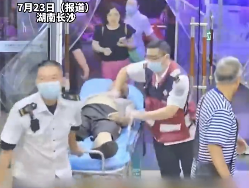 72岁老人深夜洗澡突发胸痛心脏骤停，医院多学科协作，创造生命奇迹
