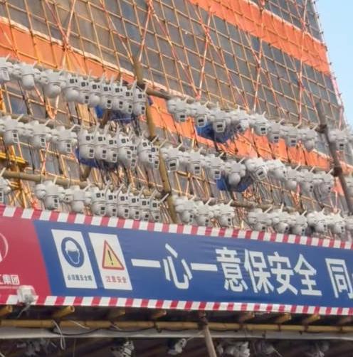 建设方回应工地挂了上百个摄像头