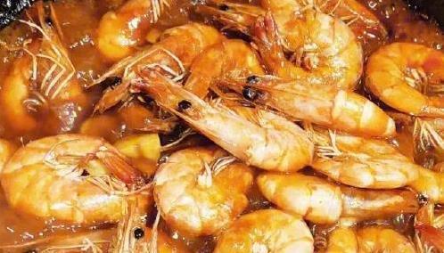 家常蒜香油焖大虾，5分钟出锅香翻天，吃了还想再来一盘