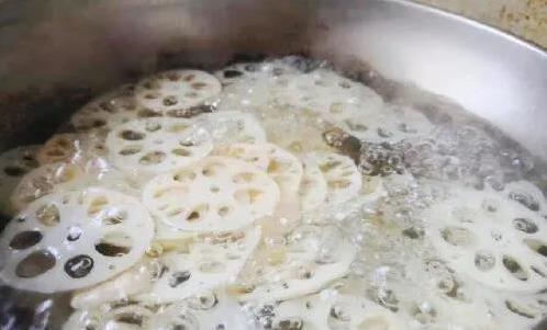 10分钟炒出硬菜，酱牛肉搭脆莲藕，邻居闻香都来敲门