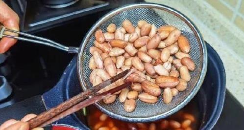 茴香拌花生米，5分钟出锅，香到邻居敲门，你敢试吗？