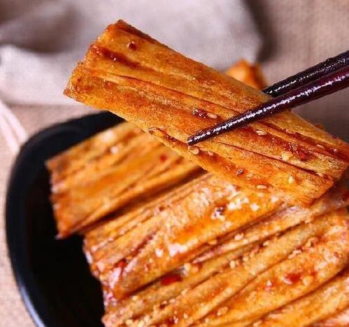 10块钱做一大盘辣条，香辣过瘾，超市货都比不上！
