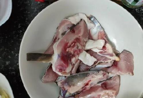 儿子挑食愁坏妈,一道鱼菜让他狂吃,16岁长到1米8