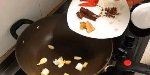 煮鸡蛋加瓶啤酒，20分钟变卤蛋神器，全家抢着吃？